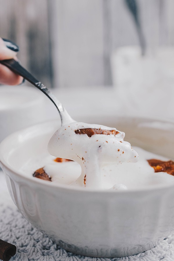 Low Carb Warm Cinnamon Peaches with Vanilla Cream