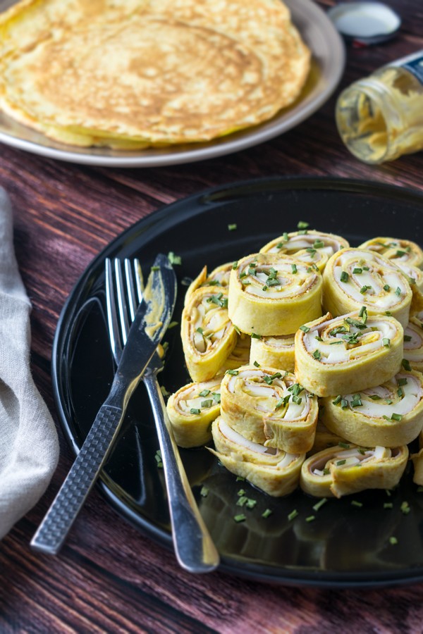 Low Carb Turkey and Cheese Pinwheels