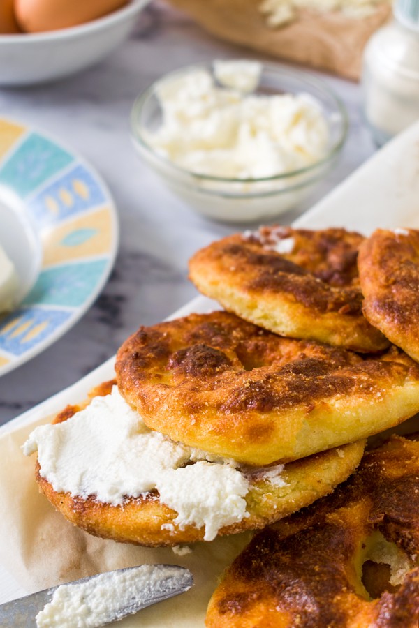 Low Carb Garlic Mozzarella Bagels