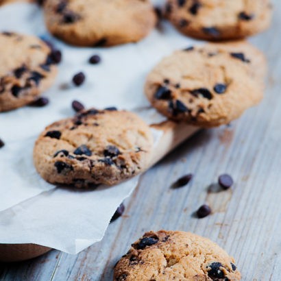 Keto Almond Dark Chocolate Chip Cookies