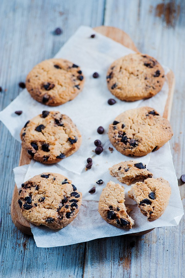 Low Carb Almond Dark Chocolate Chip Cookies