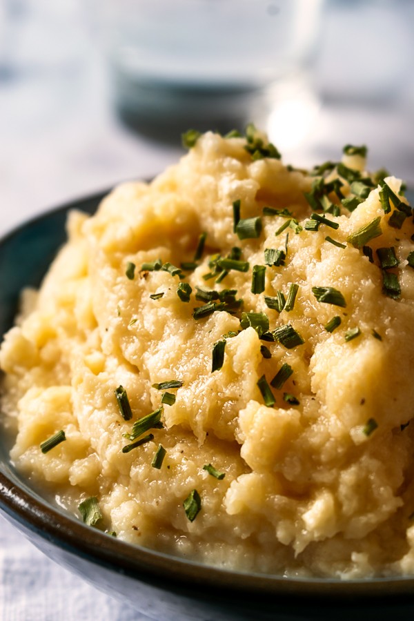 Low Carb Cheddar Garlic Cauliflower Mash