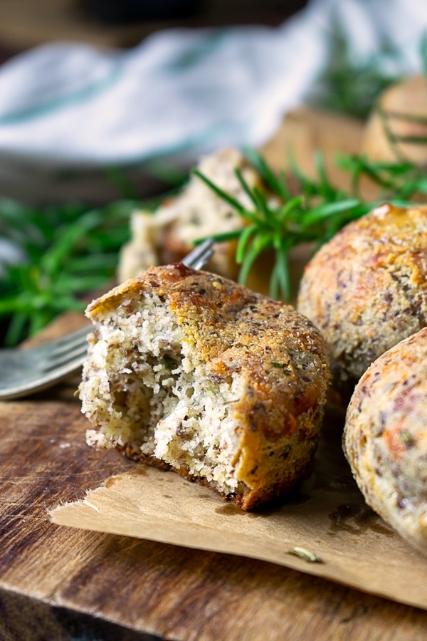 Low Carb Herb & Flaxseed Dinner Rolls