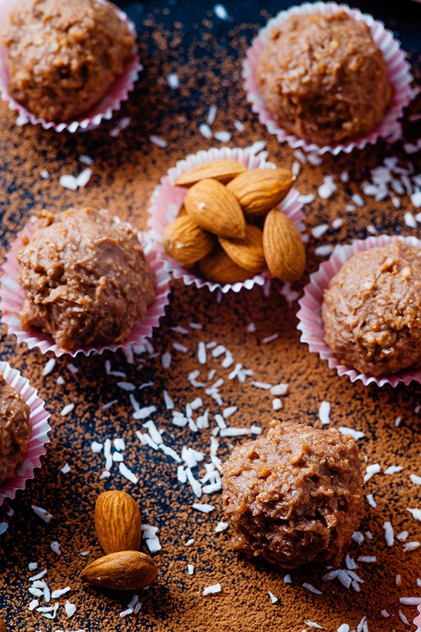 Low Carb No-Bake Choco-Coconut Bites