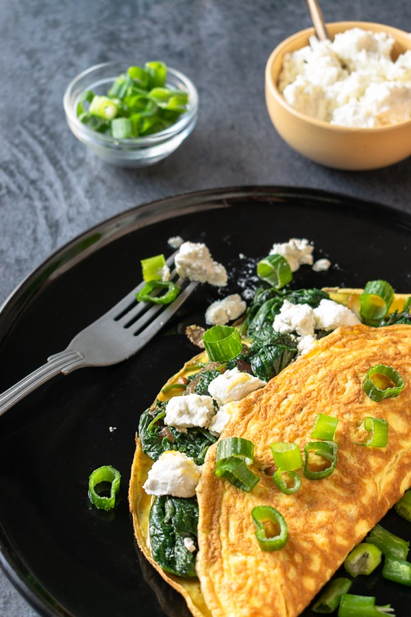 Low Carb Spinach & Goat Cheese Omelet