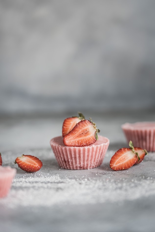 Low Carb Strawberry Cheesecake Fat Bombs