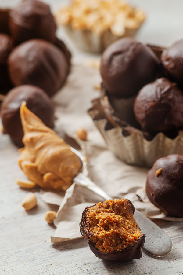 Low Carb Peanut Butter Truffles