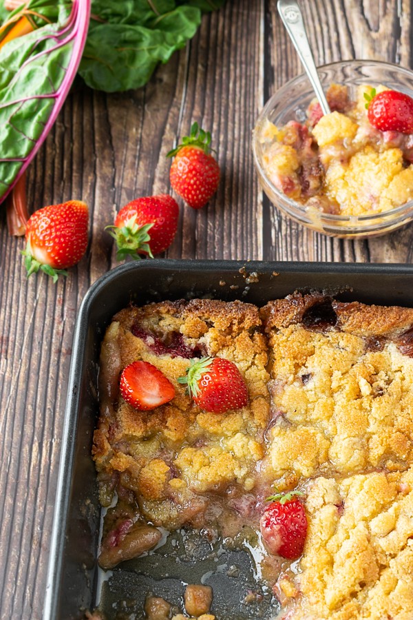 Keto Strawberry Rhubarb Crumble