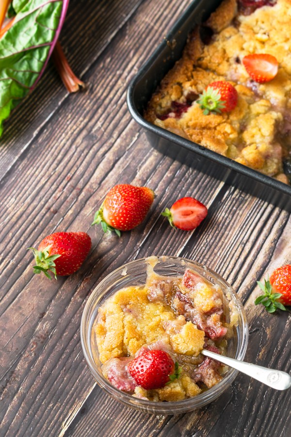 Low Carb Strawberry Rhubarb Crumble