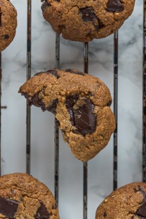 Keto Peanut Butter Chocolate Chip Cookies